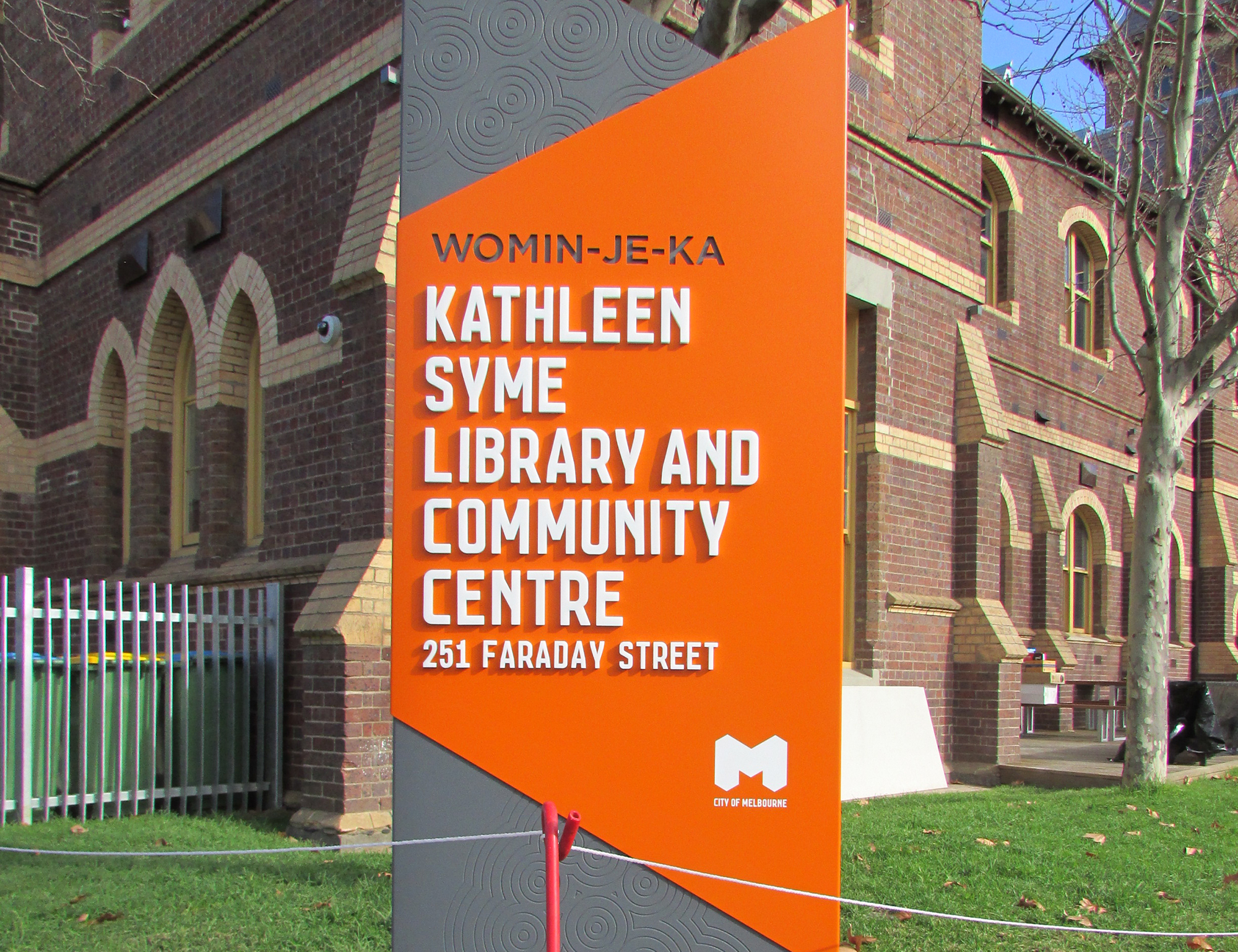 Kathleen-Syme-Library-totem
